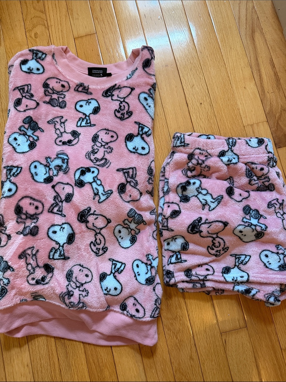 Peanuts Pink Snoopy Fleece Pajama Set